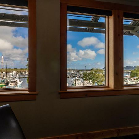 At The Helm Hotel Ilwaco Exteriér fotografie