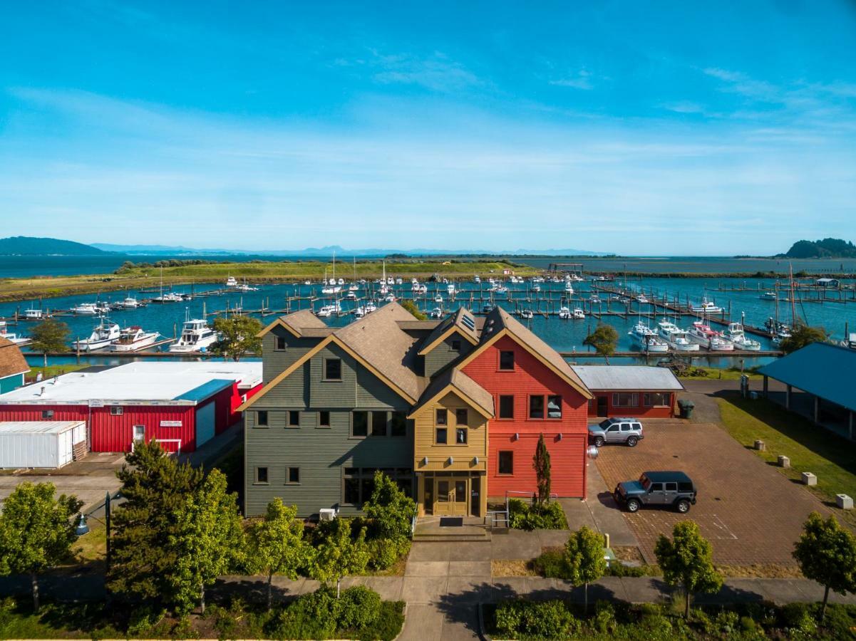 At The Helm Hotel Ilwaco Exteriér fotografie
